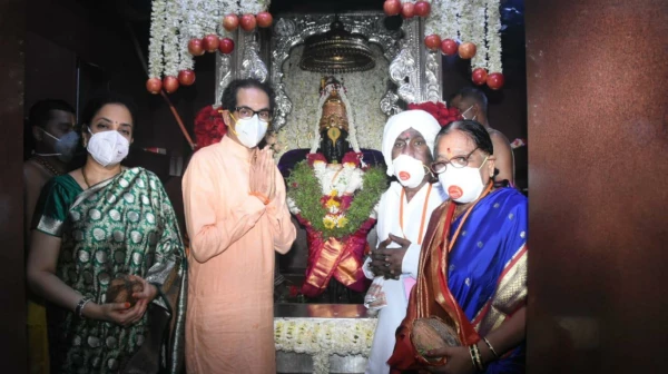 मुख्यमंत्री उद्धव ठाकरेंच्या हस्ते विठ्ठलाची शासकीय महापूजा संपन्न